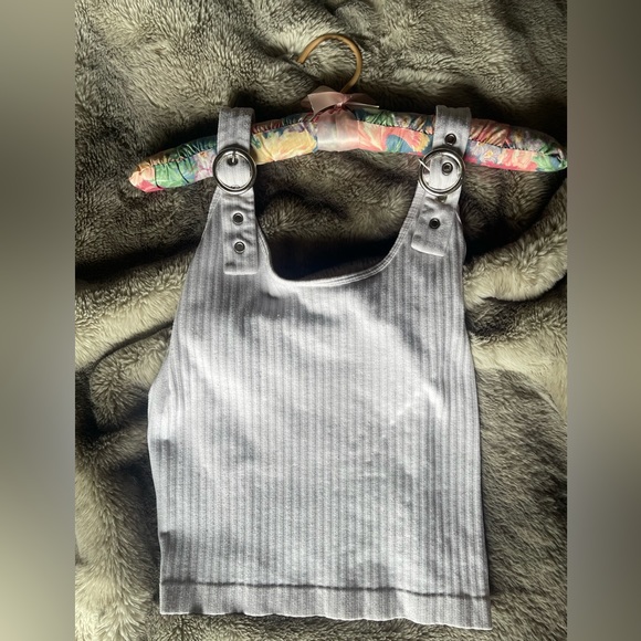 Bella Seemless CropTop - Picture 1 of 2